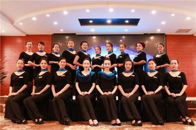 昆明禮儀培訓學院與云南皇禮禮儀學院 專業(yè)禮儀服務的引領者